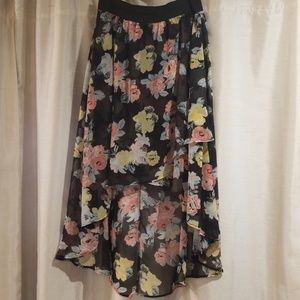 Guess hi-low floral skirt - sz M NWOT